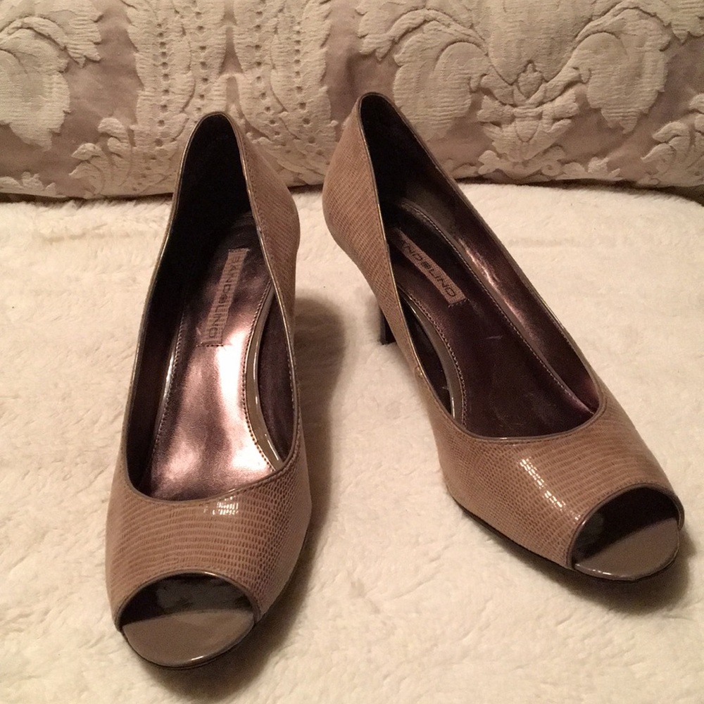 Bandalino taupe snakeskin pattern shoes